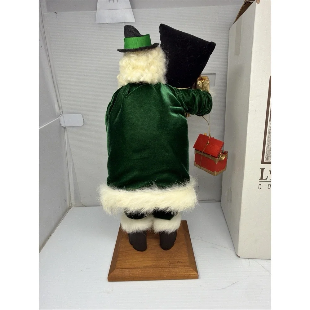Lynn Haney Santa 1167  